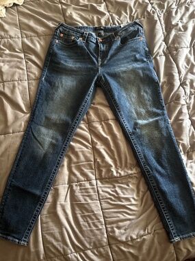 32 True Religion Jeans